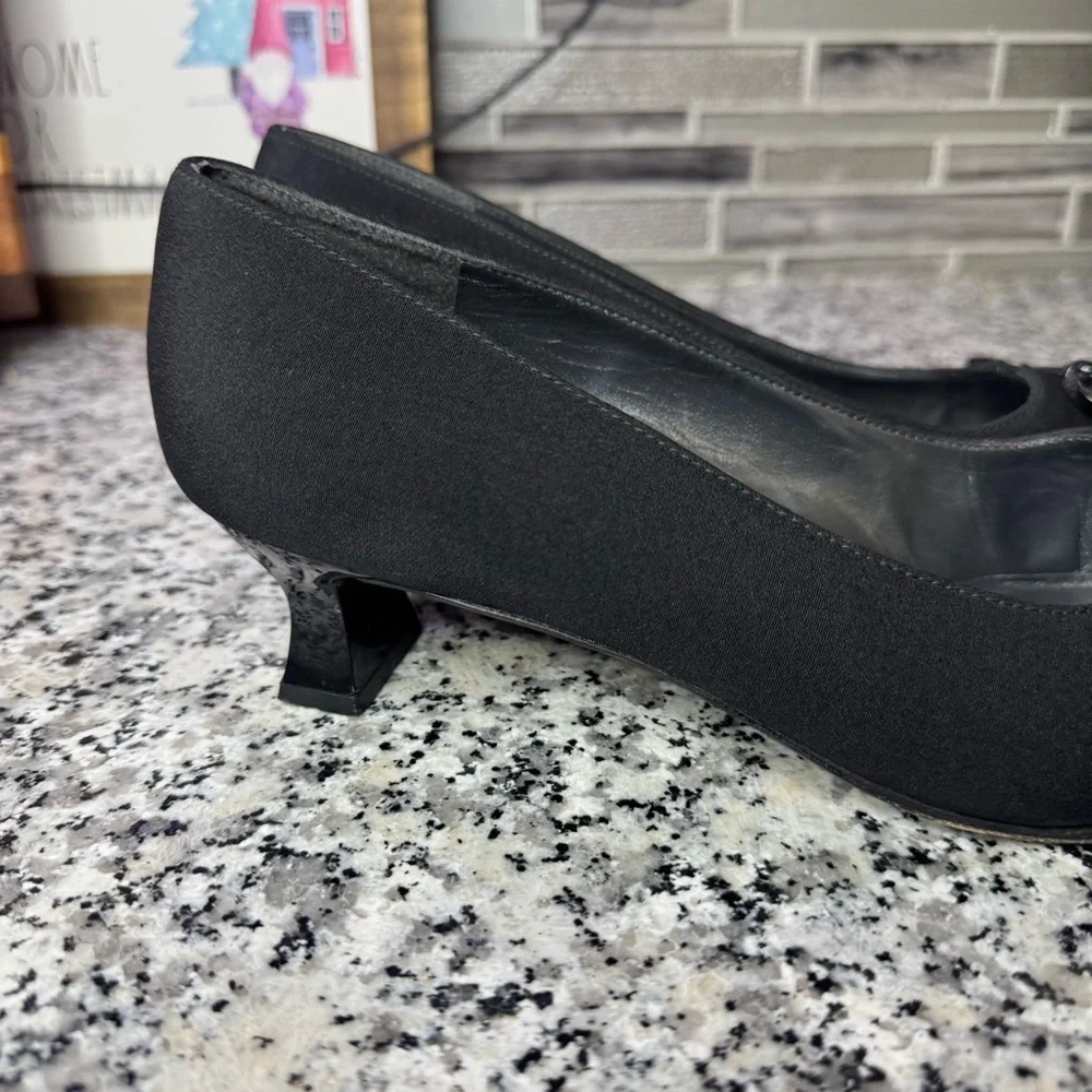 Stuart Weitzman Elegant Black Minimal Women's Kitten Heels Shoes Size 9 - Picture 2 of 10